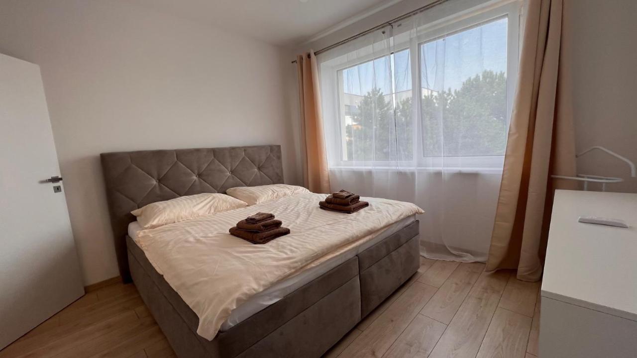 Air-Conditioned 2 Room Apartment, With Terrace, Rovinka, 302 Esterno foto