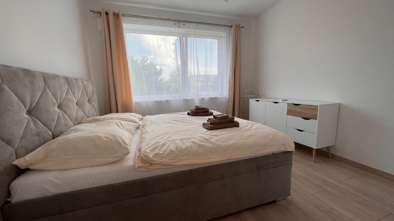 Air-Conditioned 2 Room Apartment, With Terrace, Rovinka, 302 Esterno foto